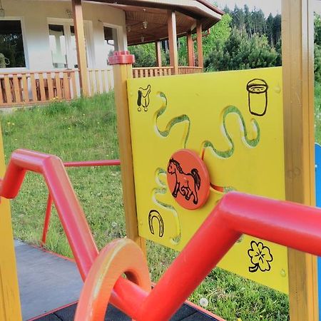 Farma Slunecny Dvur Apartmany A Family Stany Strecha Pod Strechou Hermanuv Mestec Екстер'єр фото