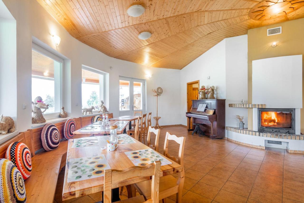Farma Slunecny Dvur Apartmany A Family Stany Strecha Pod Strechou Hermanuv Mestec Екстер'єр фото