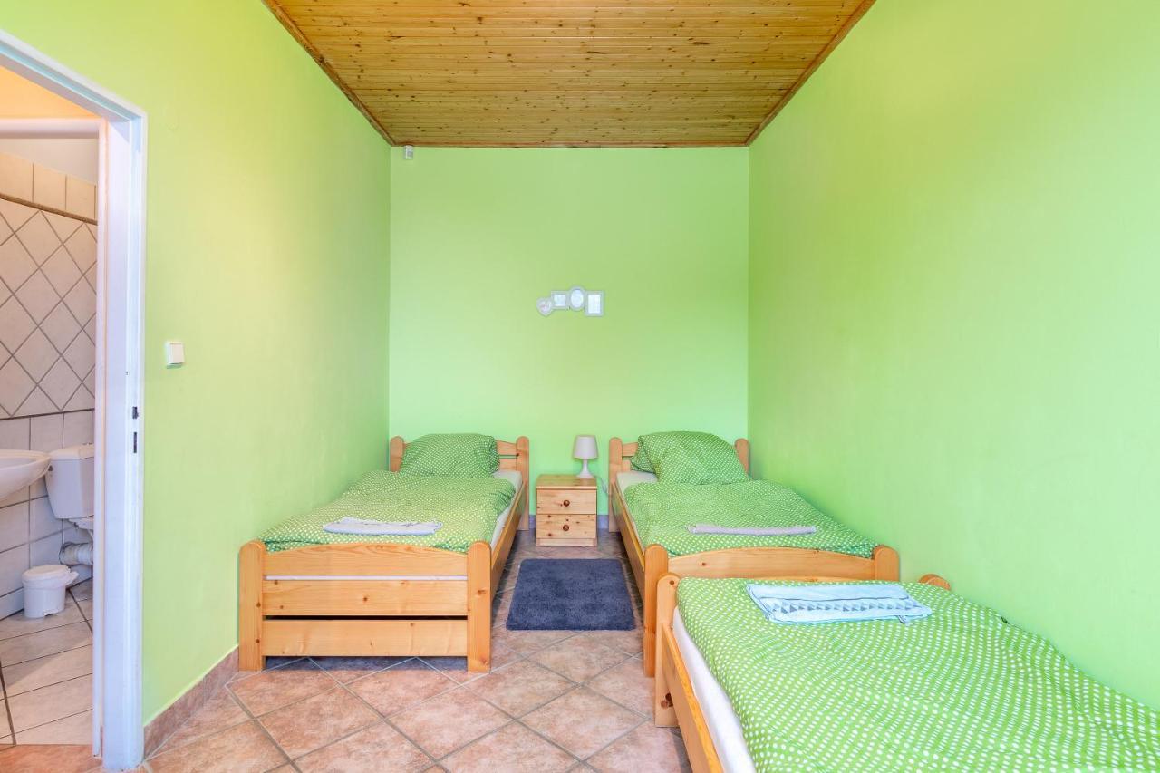 Farma Slunecny Dvur Apartmany A Family Stany Strecha Pod Strechou Hermanuv Mestec Екстер'єр фото