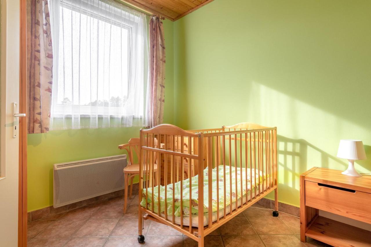 Farma Slunecny Dvur Apartmany A Family Stany Strecha Pod Strechou Hermanuv Mestec Екстер'єр фото