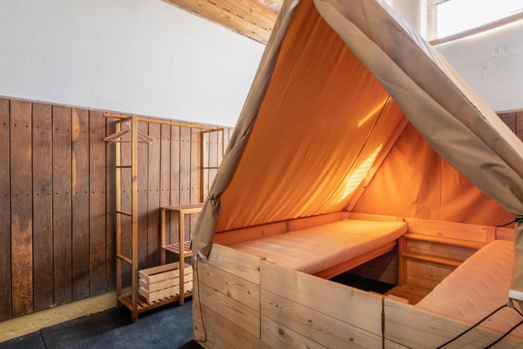 Farma Slunecny Dvur Apartmany A Family Stany Strecha Pod Strechou Hermanuv Mestec Екстер'єр фото